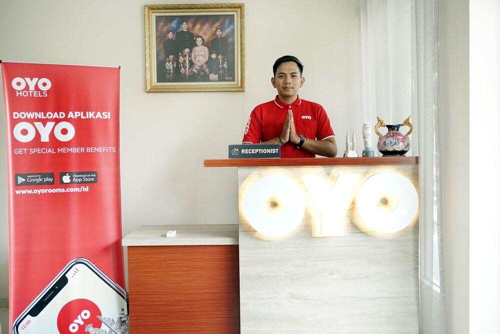 OYO 646 Kvinn Kostel