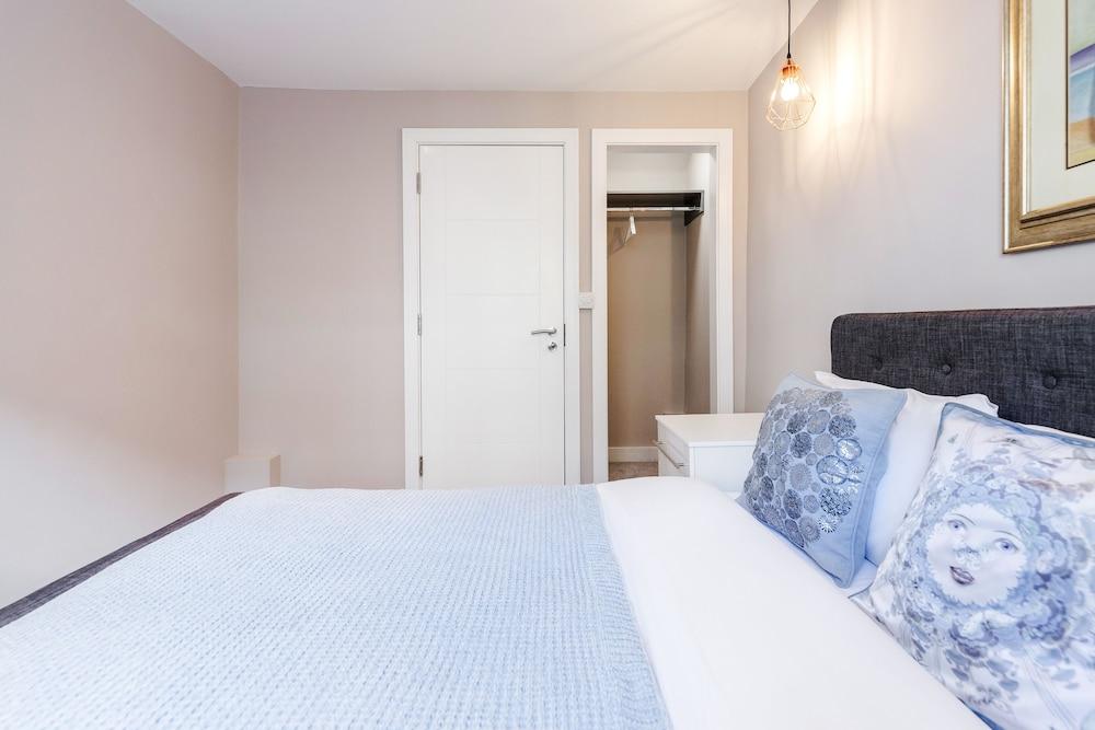 Stylish 2bed 2bath in Notting Hill