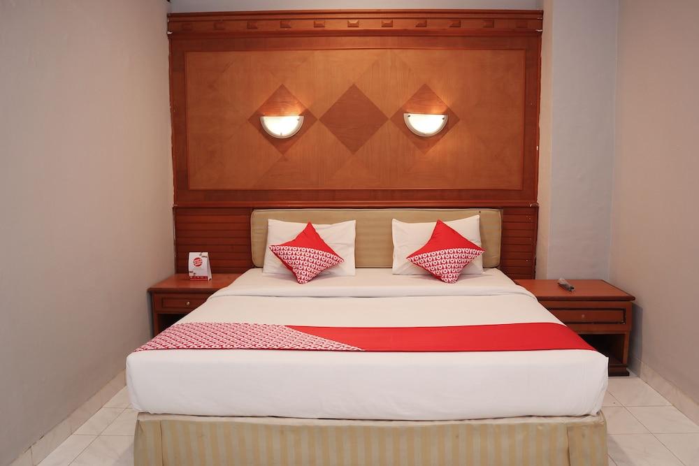 OYO 742 Mona Plaza Hotel