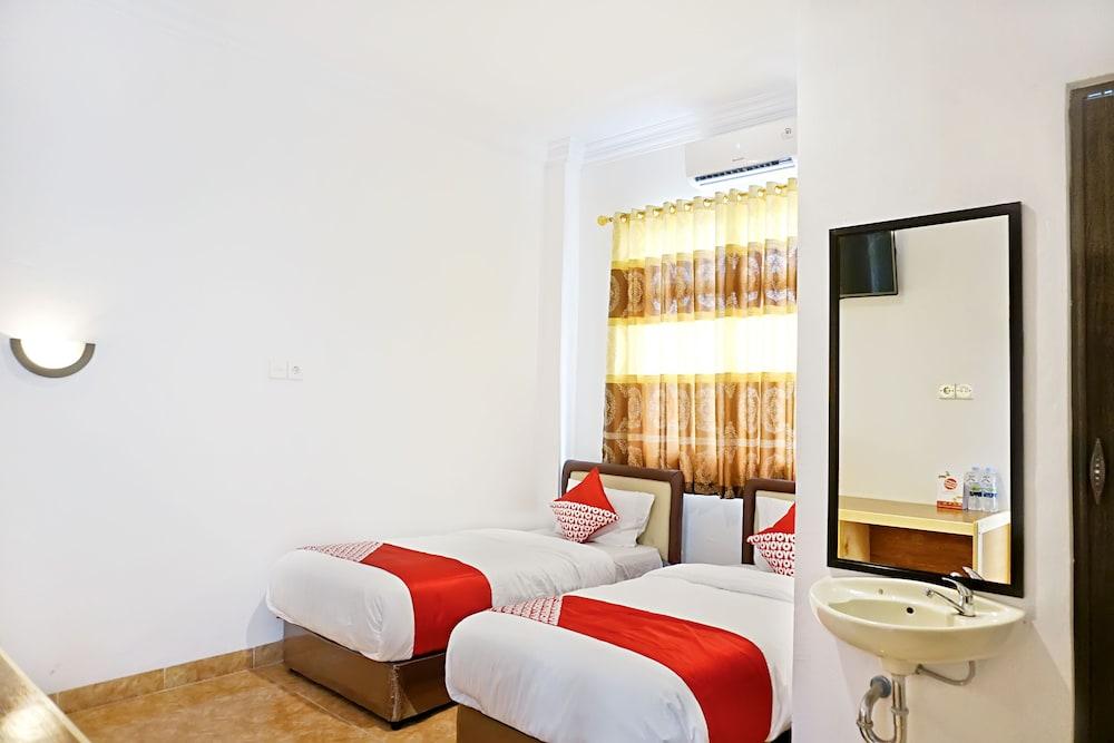 OYO 694 Khasanah Residence