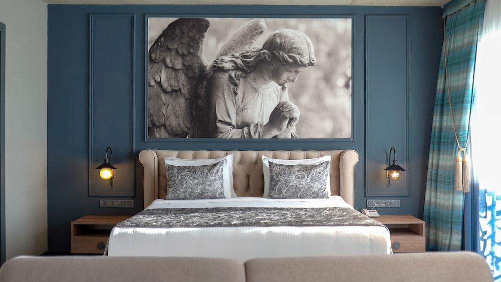 Sandora Boutique Hotel