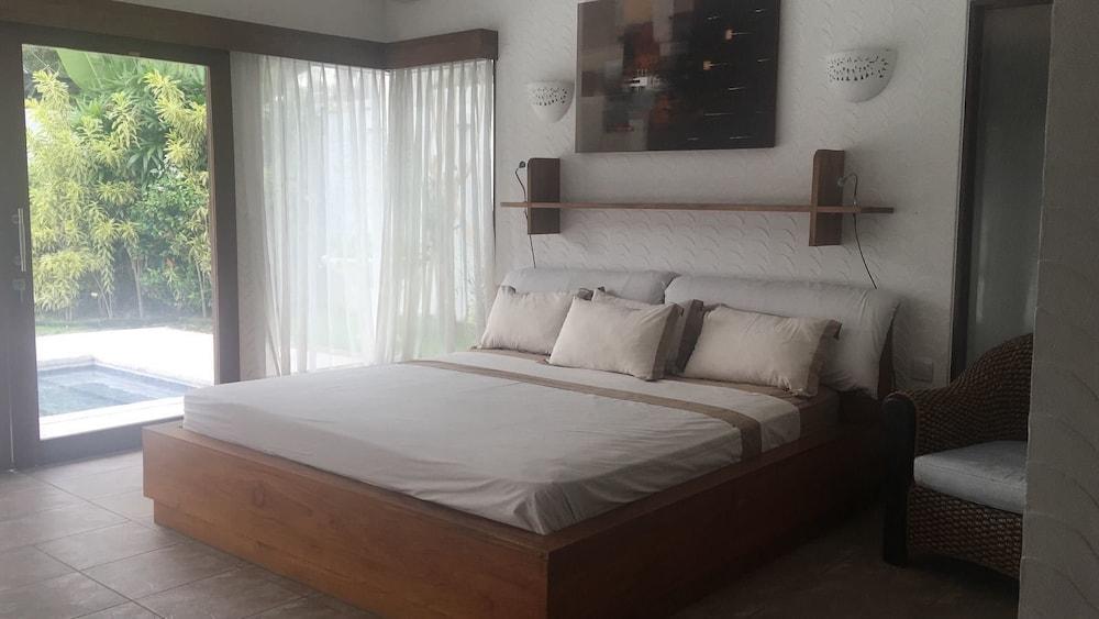 Andrea Villas & Suites