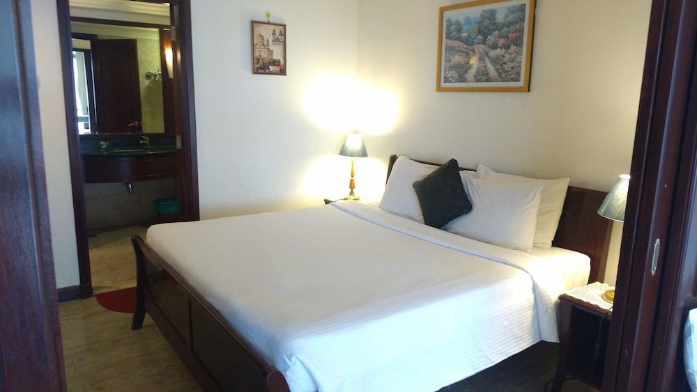 Peaceful Service Suite At Times Square