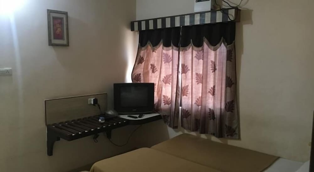 Iroomz Amrutha Residency