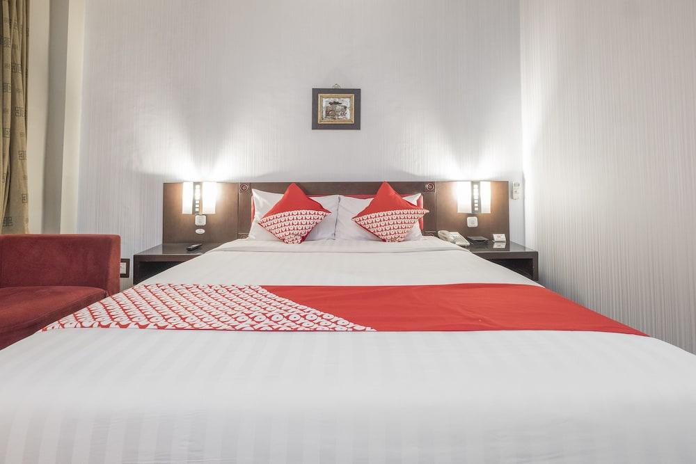 OYO 821 Hotel Dinasti