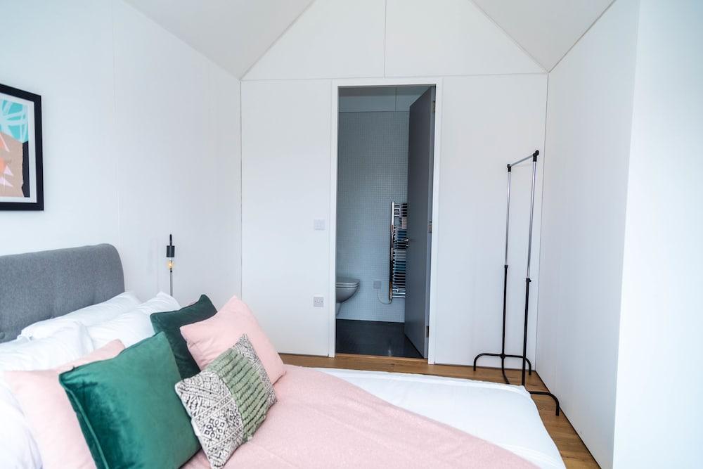 Senior Lane Residence