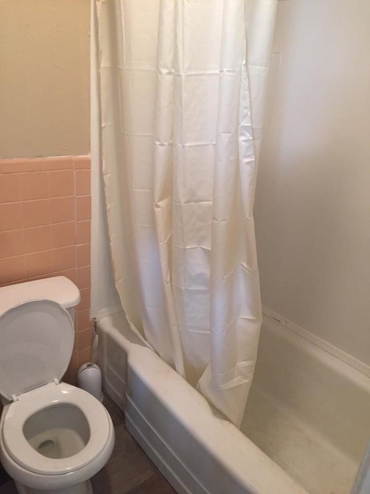 Suburban's  Lavilla Inn