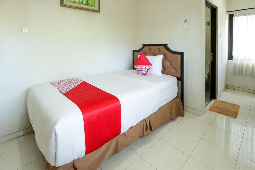 OYO 734 Tuban Torres Accomodation