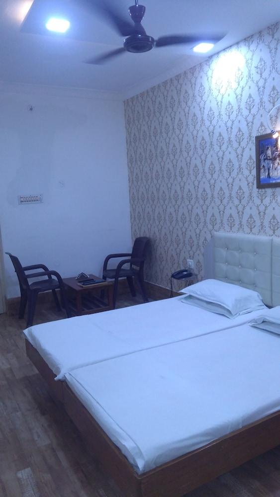 Iroomz Sapthagiri Balla