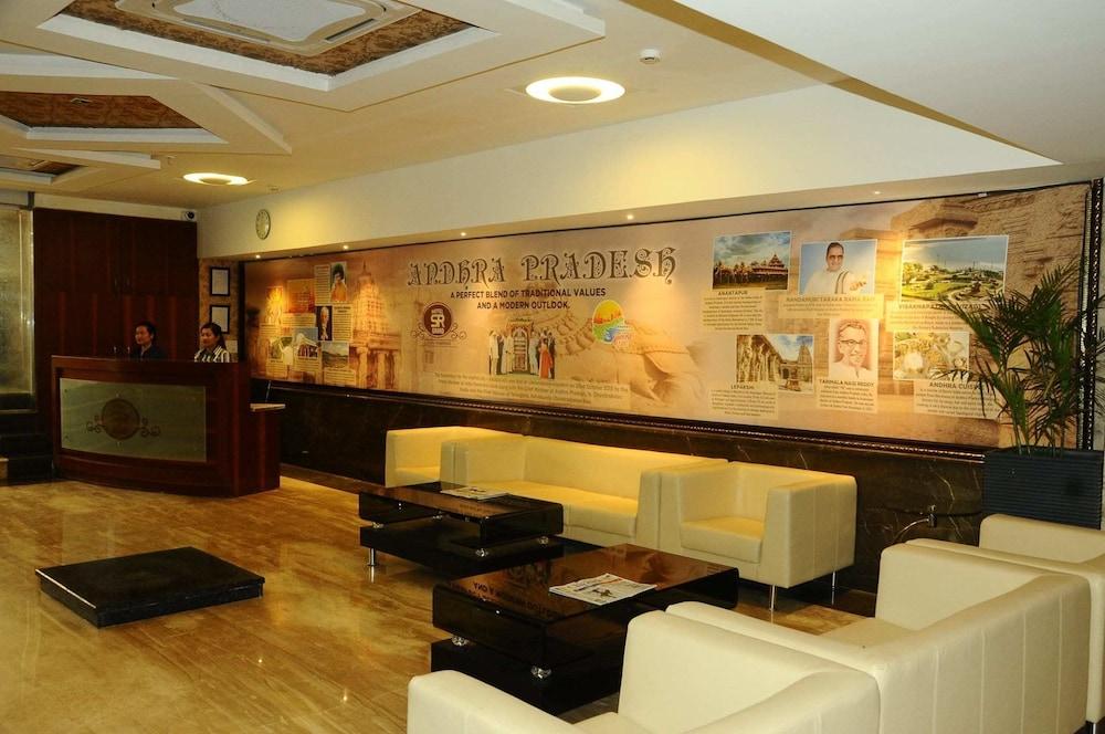 Iroomz Hotel SR Grand