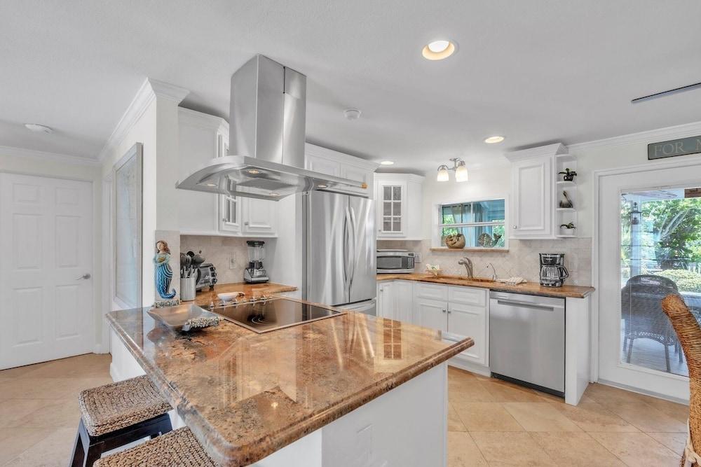 Manatee Manor 2 Bedroom Home by RedAwning