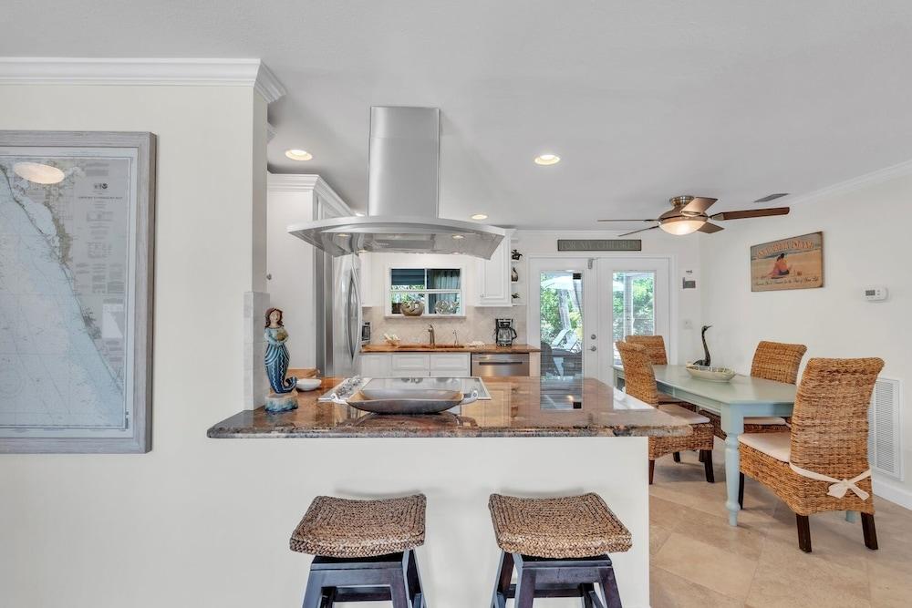 Manatee Manor 2 Bedroom Home by RedAwning