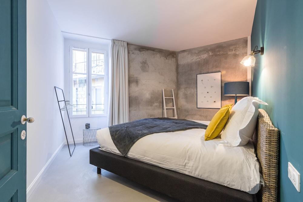 L'Abeille Boutique Apartments