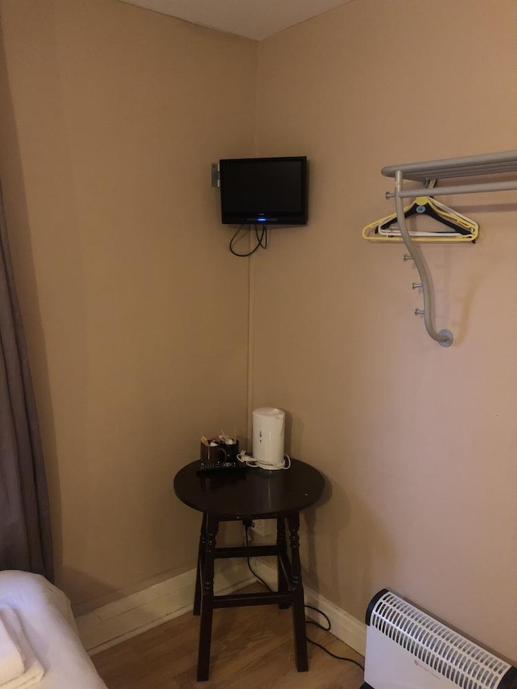 The Salford Arms Hotel - Adults Only