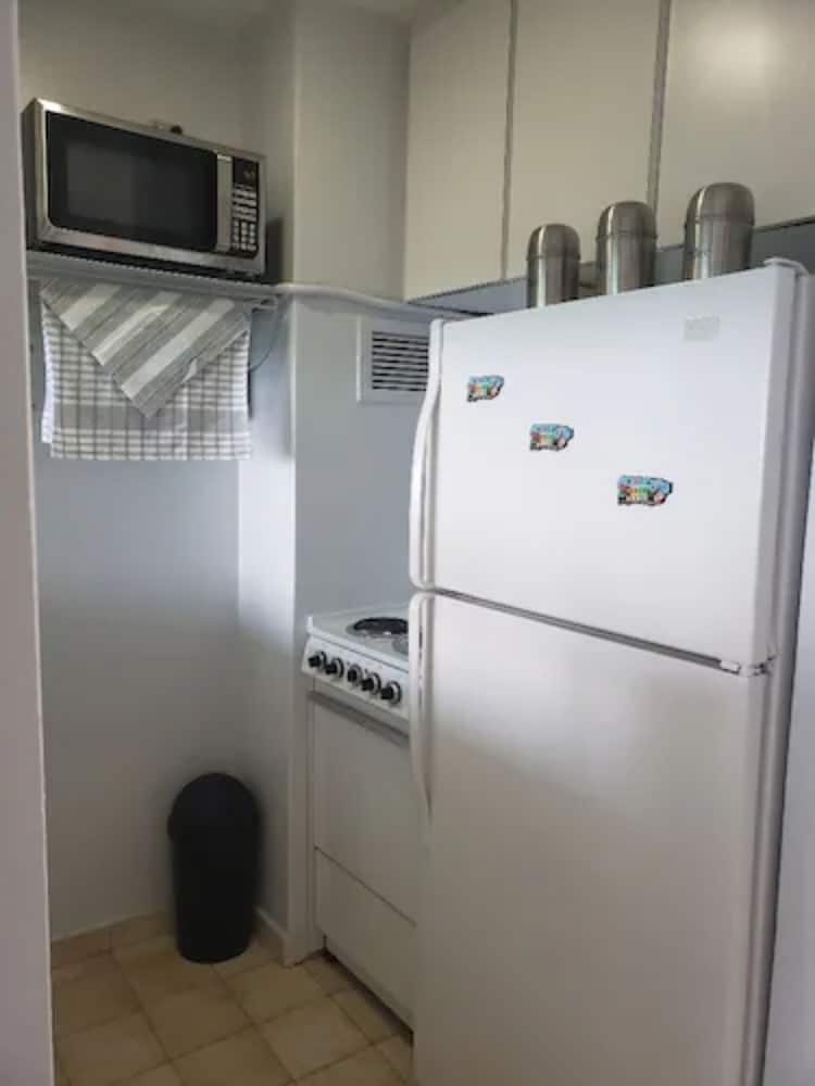 Breezy Beachfront apt. View of Paradise