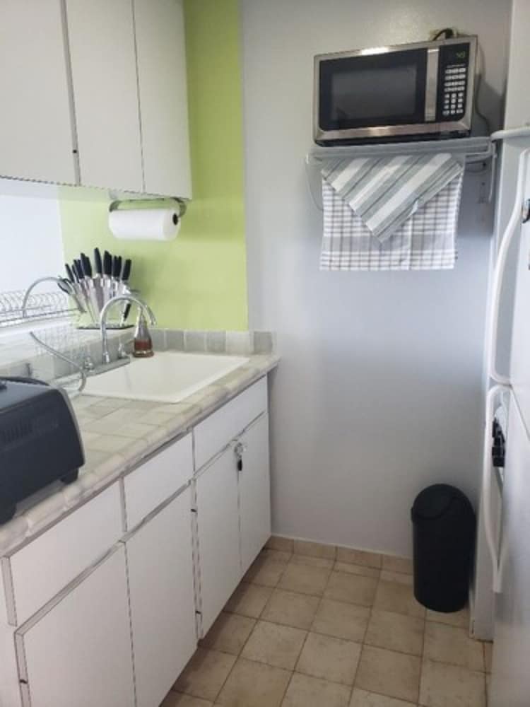 Breezy Beachfront apt. View of Paradise