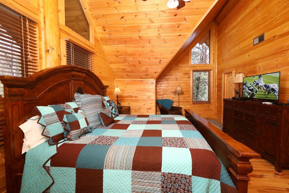 Grampy Camp Lodge at Gatlinburg