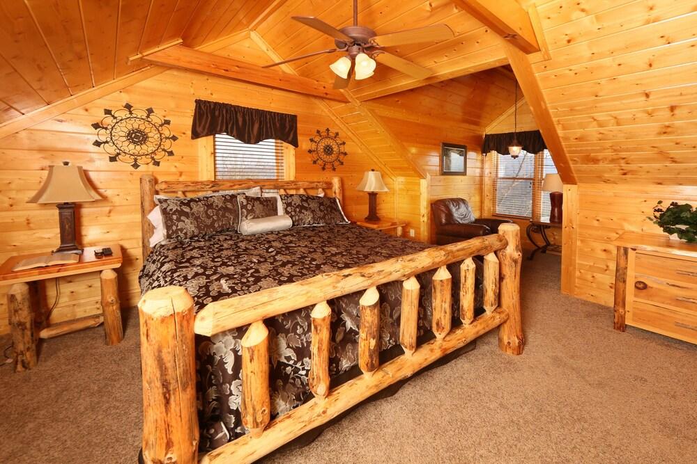 Wavyleaf Retreat - Four Bedroom Cabin