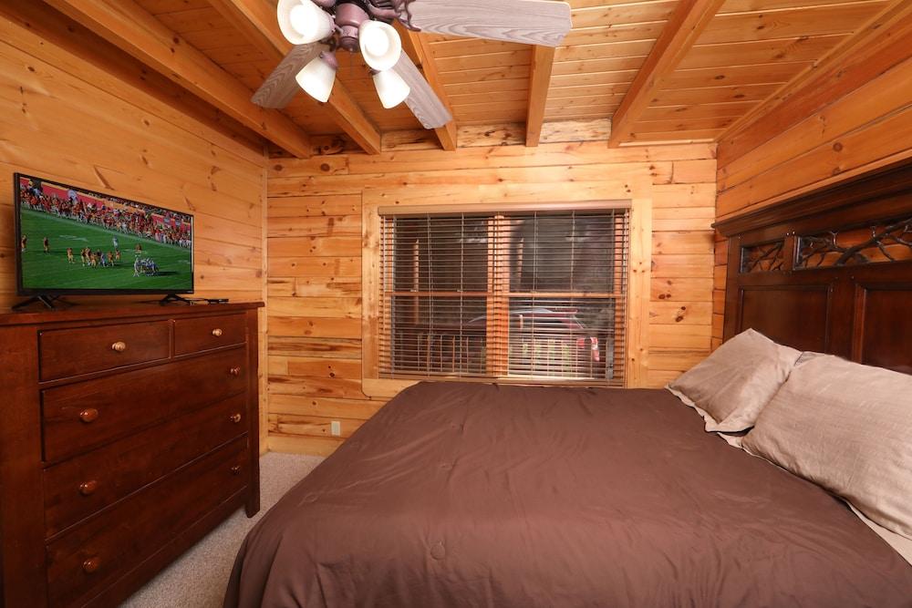 Mountain Sunrise - Five Bedroom Cabin