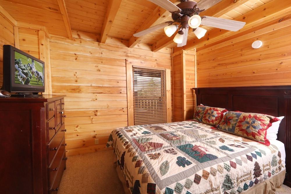 Mountain Sunrise - Five Bedroom Cabin