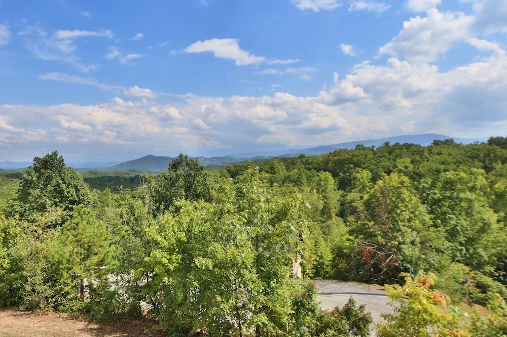 A Walk in the Clouds - Two Bedroom Cabin