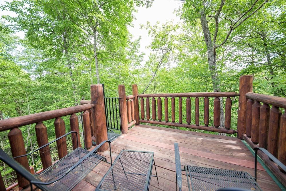 Secluded Escape - One Bedroom Cabin