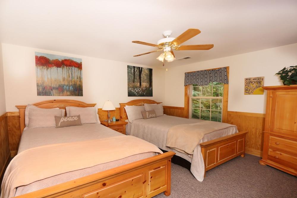 Holly Grove 1 - Three Bedroom Chalet