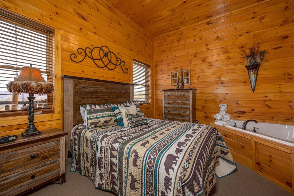 Picture Perfect- Seven Bedroom Cabin