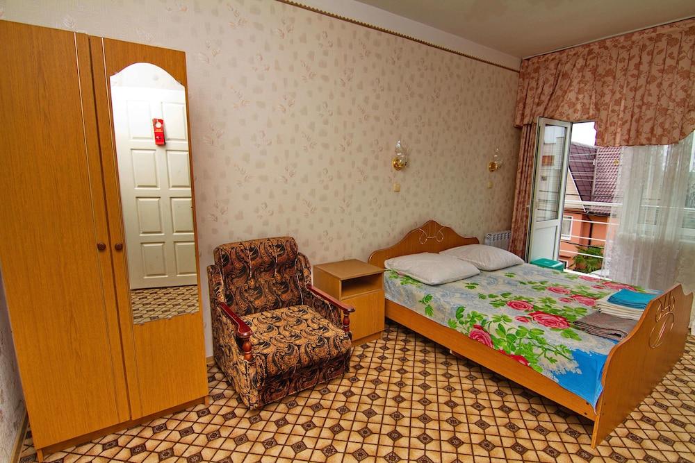 Lazur Guest House