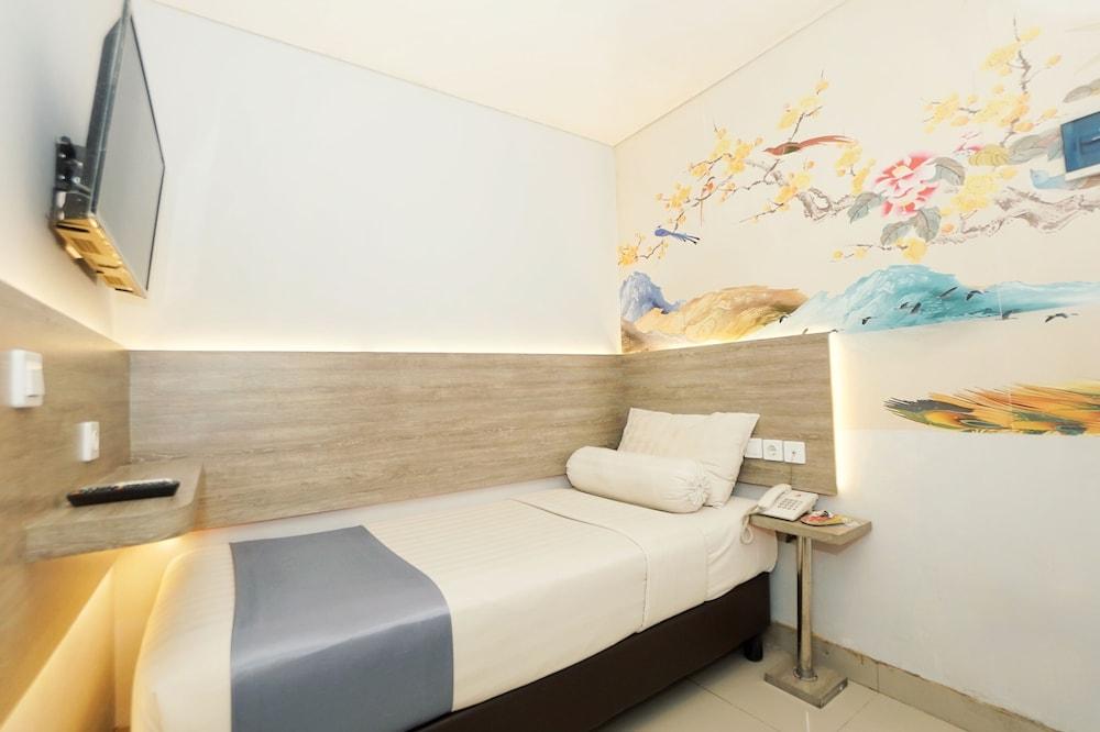 Front One Budget Hotel Slamet Riyadi Solo