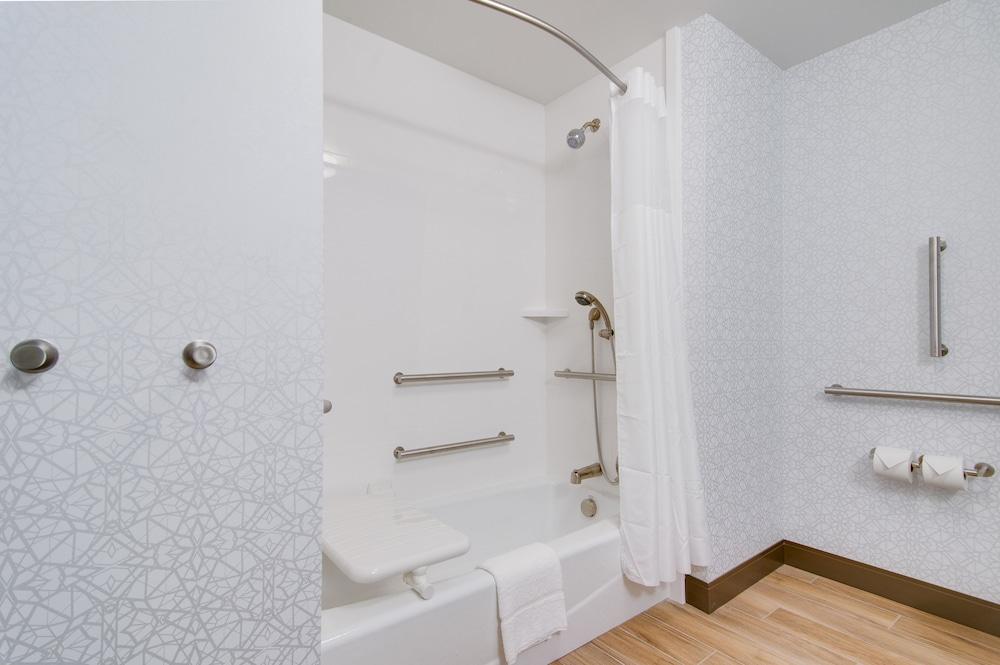 Hampton Inn & Suites Nashville North Skyline