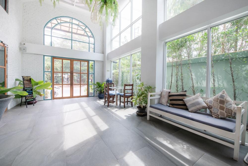 Blooming Hill Boutique Suites