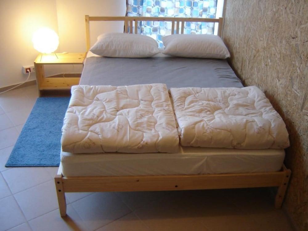 Hostel Katyusha Travel Center