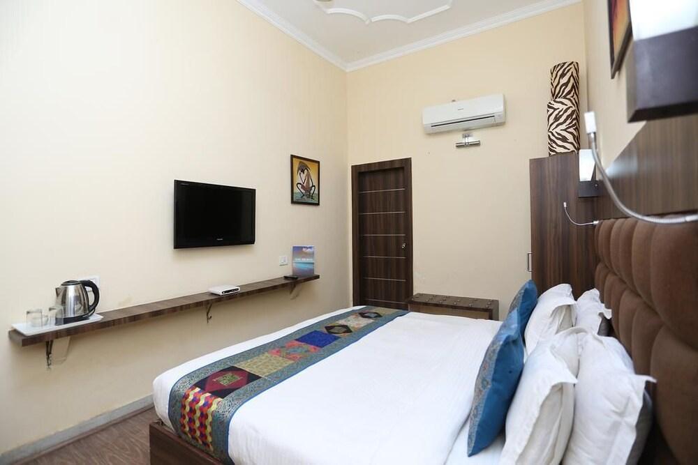 Crown Courtyard By Naavagat