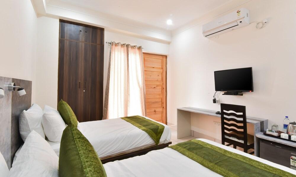 Treebo Trend Essence