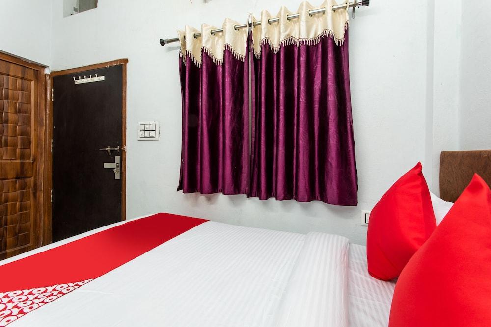 OYO 28472 Hotel Shree Palace