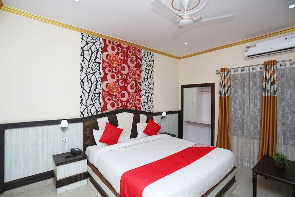 OYO 33349 Budha Palace