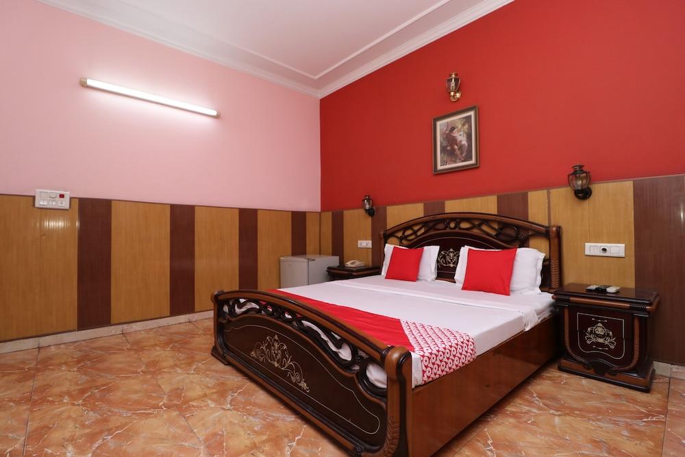 OYO 35965 Kishore Castle