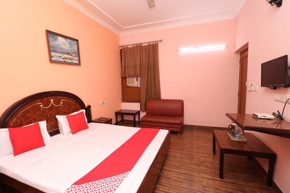 OYO 35965 Kishore Castle