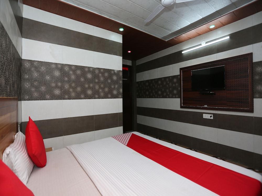 OYO 28835 Hotel Star