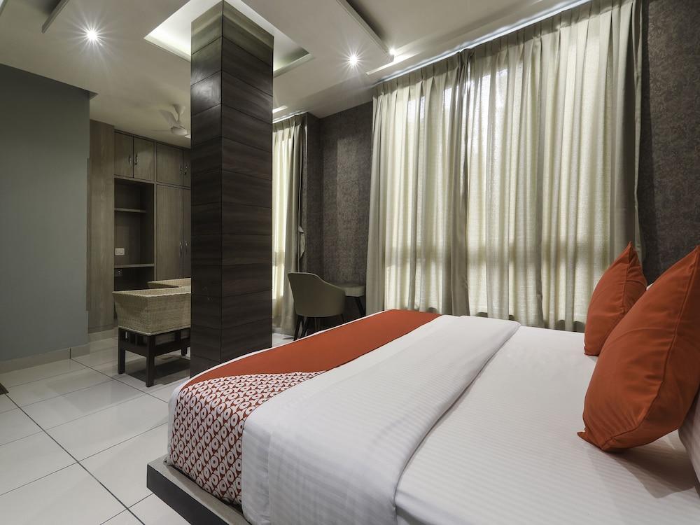 OYO 17016 Galaxy Inn