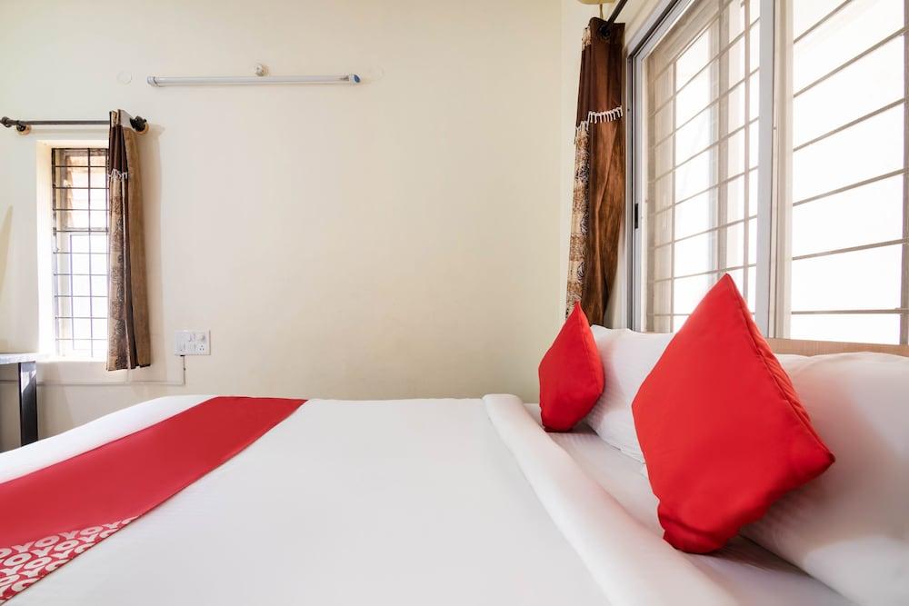 OYO 22900 Sri Sai Suites