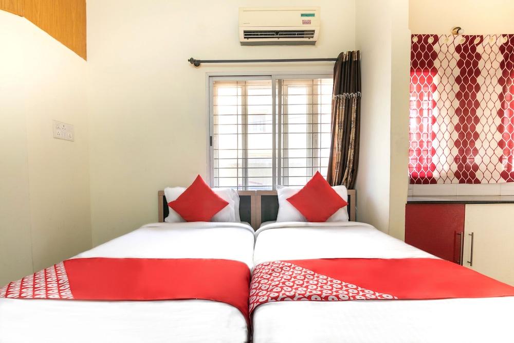 OYO 22900 Sri Sai Suites