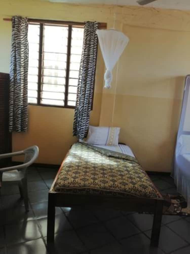 Diani Travelers Guest House