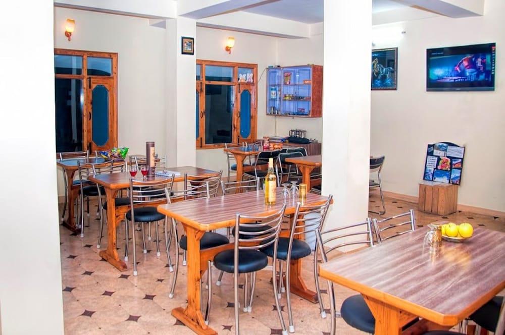 FabHotel Aditya Home Stay