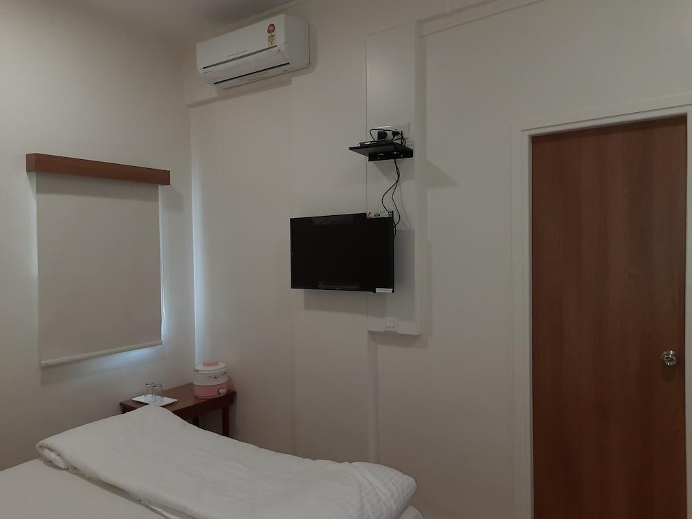 Hotel Bhooshan Sivajinagar