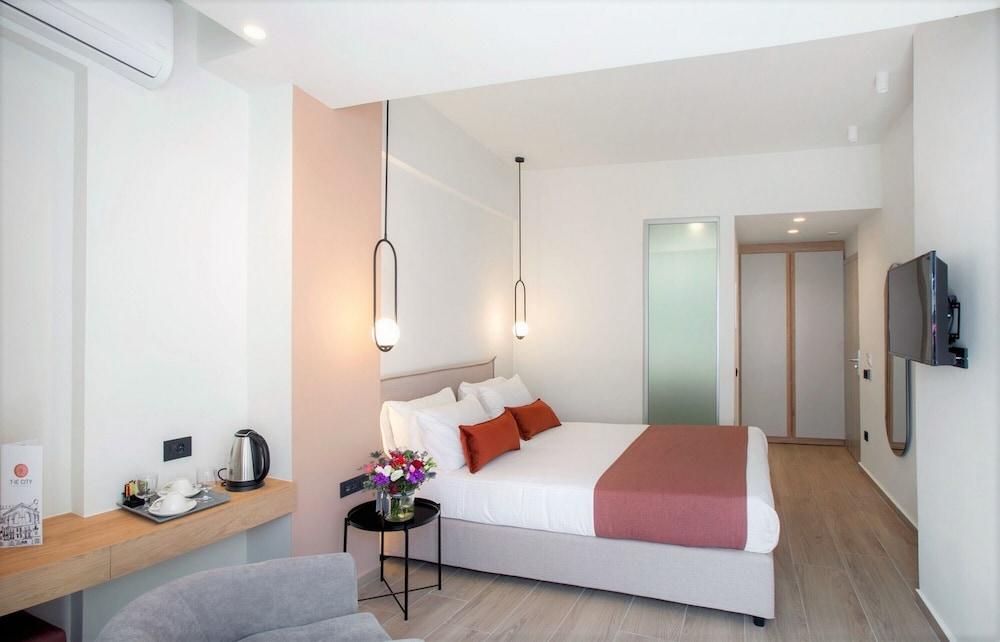 The City Hotel & Suites