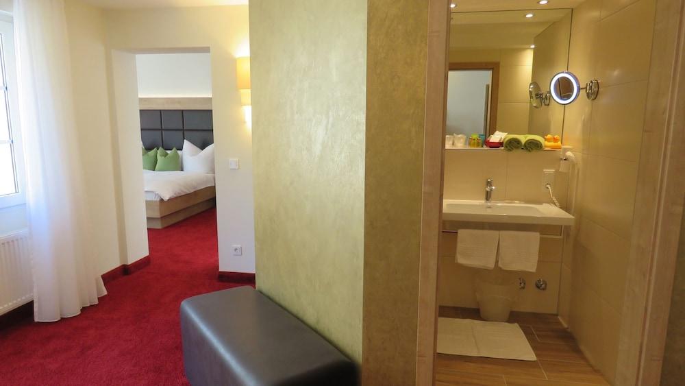 Hotel & Restaurant ZUR TRAUBE