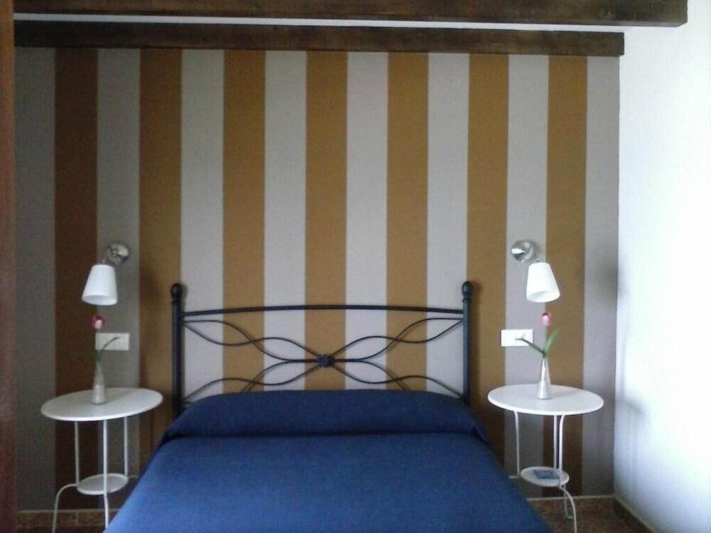 Hostal Restaurante Parajes