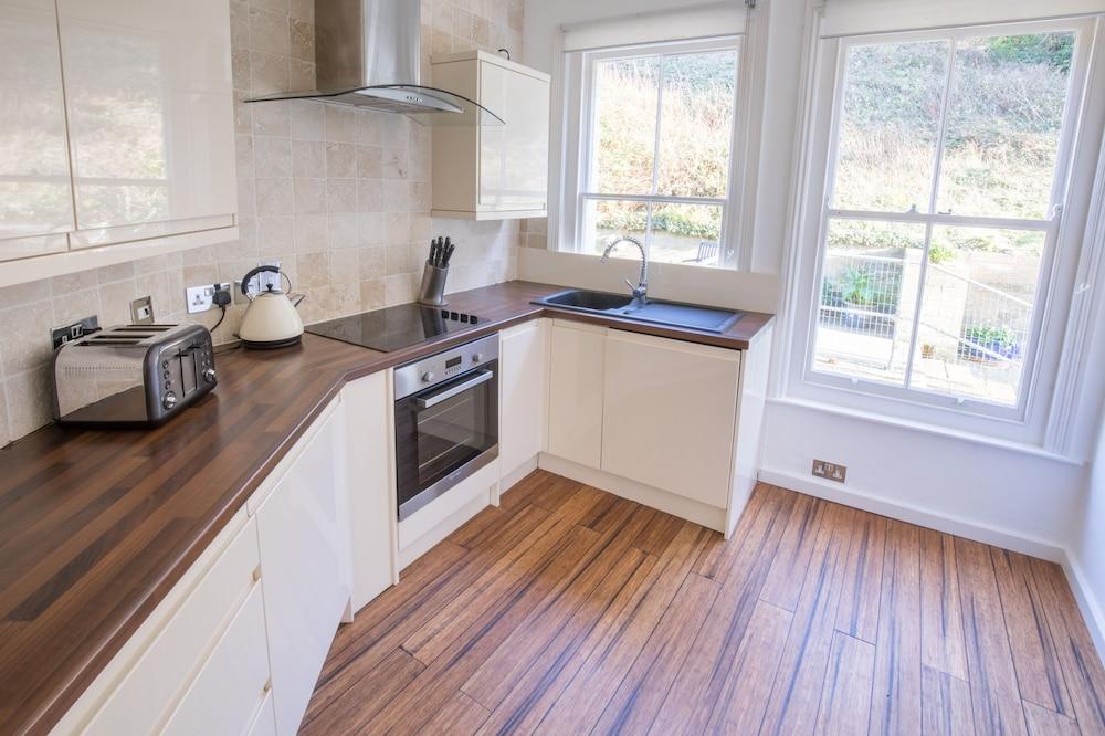 Waters Edge Apartment at Beach House